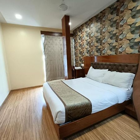 Hotel A Suites Mumbai Exterior foto